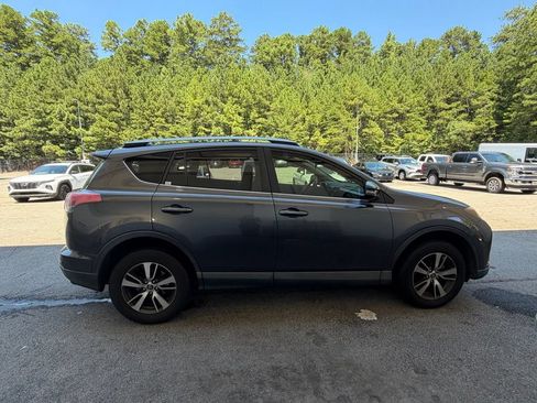 Used 2018 Toyota RAV4 XLE FWD image 8