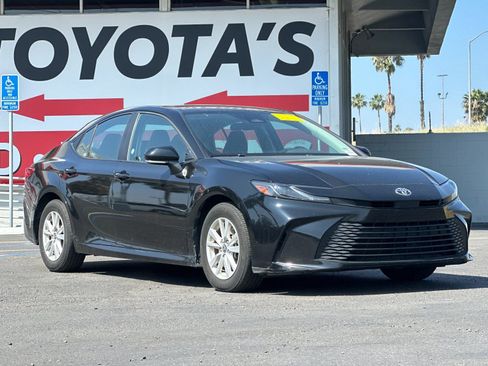 Used 2025 Toyota Camry LE image 8