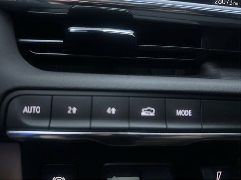 Used 2021 Cadillac Escalade Premium Luxury w/ Performance Package image 17