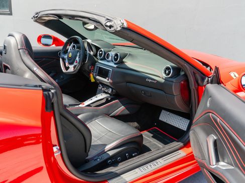 Used 2017 Ferrari California T RWD image 55