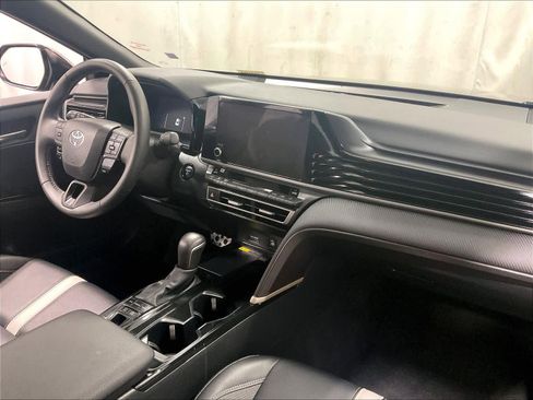 Used 2025 Toyota Camry SE image 14
