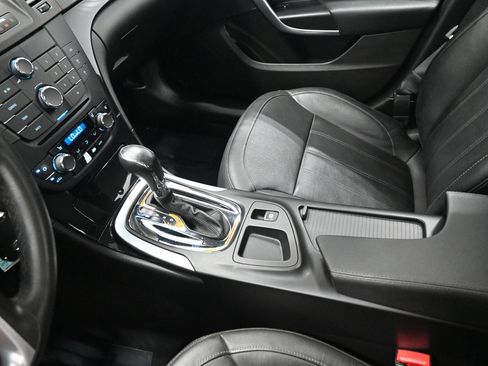 Used 2011 Buick Regal CXL w/ RL2 Preferred Equipment Group FWD image 11