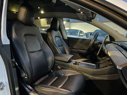 Used 2021 Tesla Model Y Long Range image 36