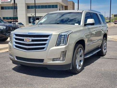 Used 2016 Cadillac Escalade Luxury AWD/4WD image 8