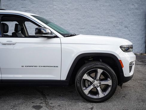 Used 2023 Jeep Grand Cherokee 4WD 4xe w/ Luxury Tech Group II image 17