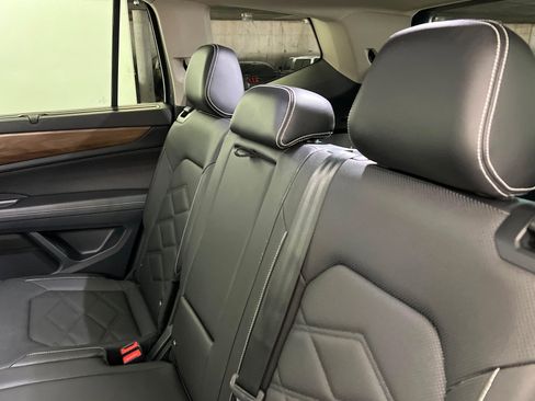 Used 2025 Volkswagen Atlas SE FWD image 20