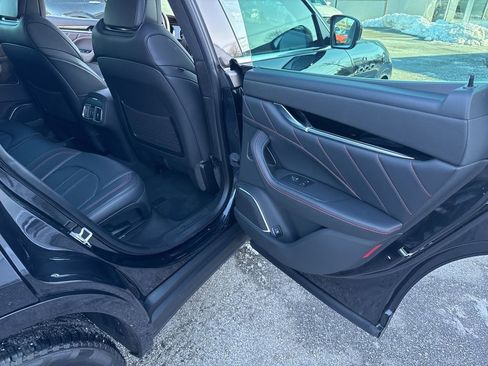 Used 2024 Maserati Levante GT Ultima image 31