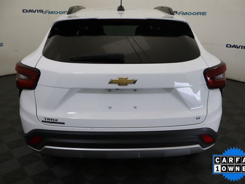 Used 2025 Chevrolet Trax LT FWD image 8