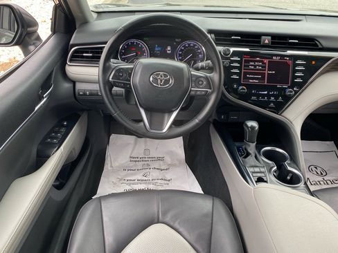 Used 2020 Toyota Camry XLE image 8