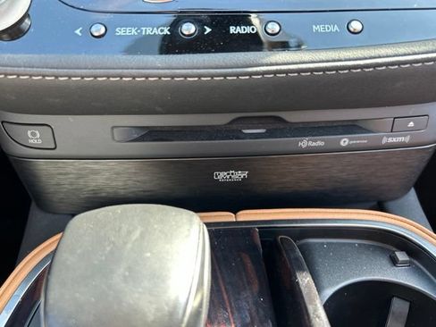 Used 2022 Lexus LS 500 w/ Interior Upgrade Package RWD image 17