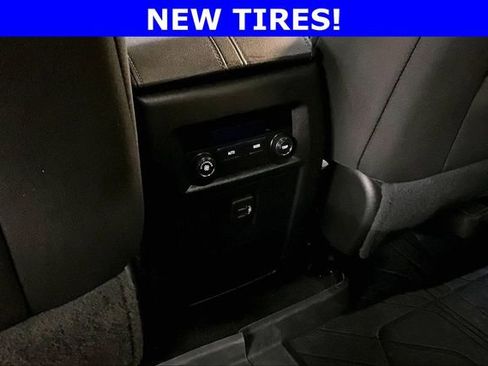 Used 2023 Chevrolet Traverse LT image 10