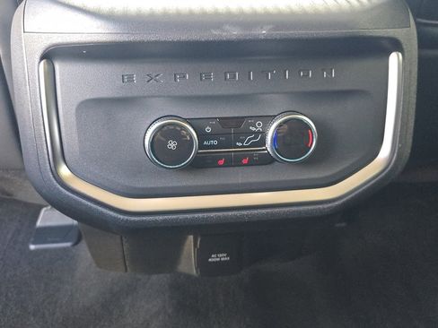 Used 2025 Ford Expedition Platinum w/ Driver's Package image 20