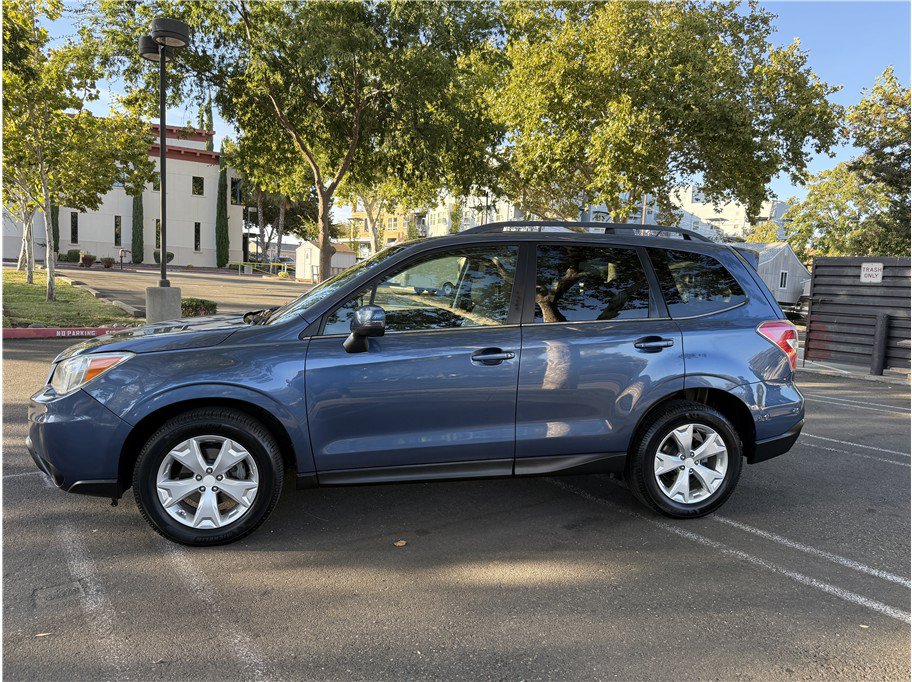 Used 2014 Subaru Forester 2.5i Touring AWD/4WD image 2