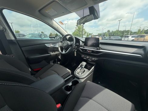 Used 2023 Kia Forte LXS FWD image 8