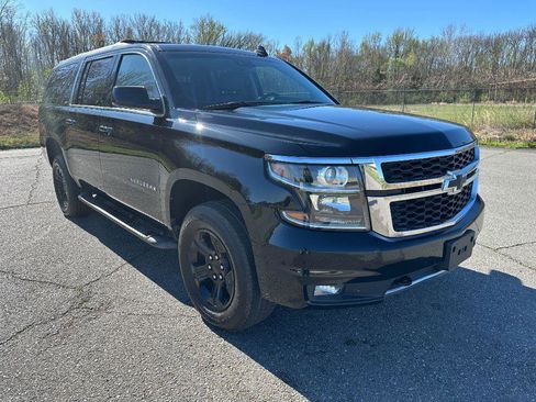 Used 2019 Chevrolet Suburban LT w/ Z71 Midnight Edition image 2
