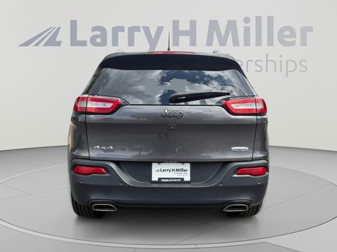 Used 2018 Jeep Cherokee Latitude Plus w/ Cold Weather Group AWD/4WD image 4