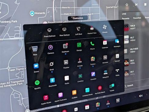 Used 2023 Tesla Model S Standard Range image 23