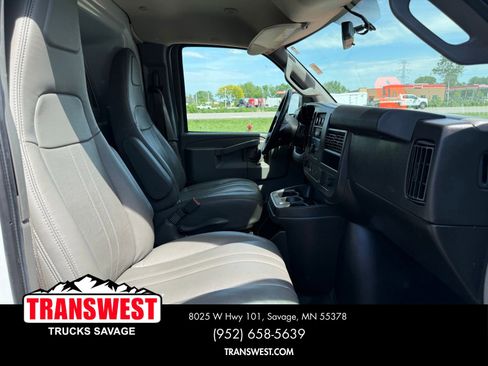 Used 2021 Chevrolet Express 2500 w/ Driver Convenience Package RWD image 7