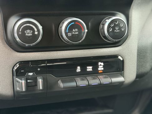 Used 2020 RAM 2500 Tradesman w/ Chrome Appearance Group image 32