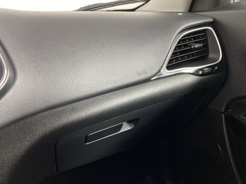 Used 2023 Jeep Cherokee Altitude Lux image 38