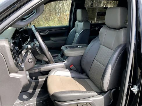 Used 2022 Chevrolet Silverado 1500 ZR2 w/ Technology Package image 9