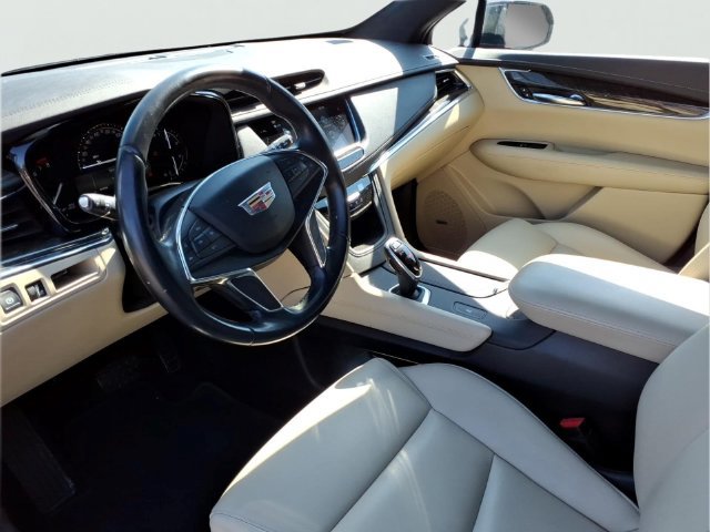 Used 2019 Cadillac XT5 FWD image 3