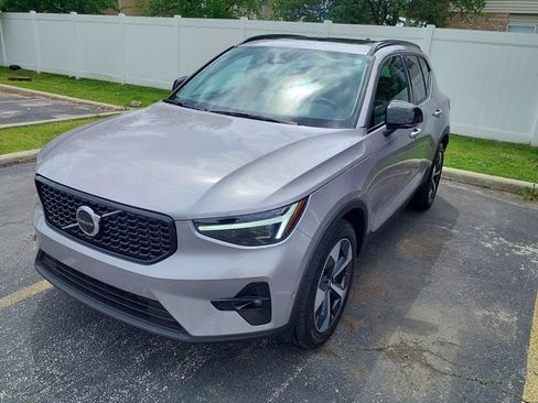 Used 2026 Volvo XC40 B5 Plus AWD/4WD image 2