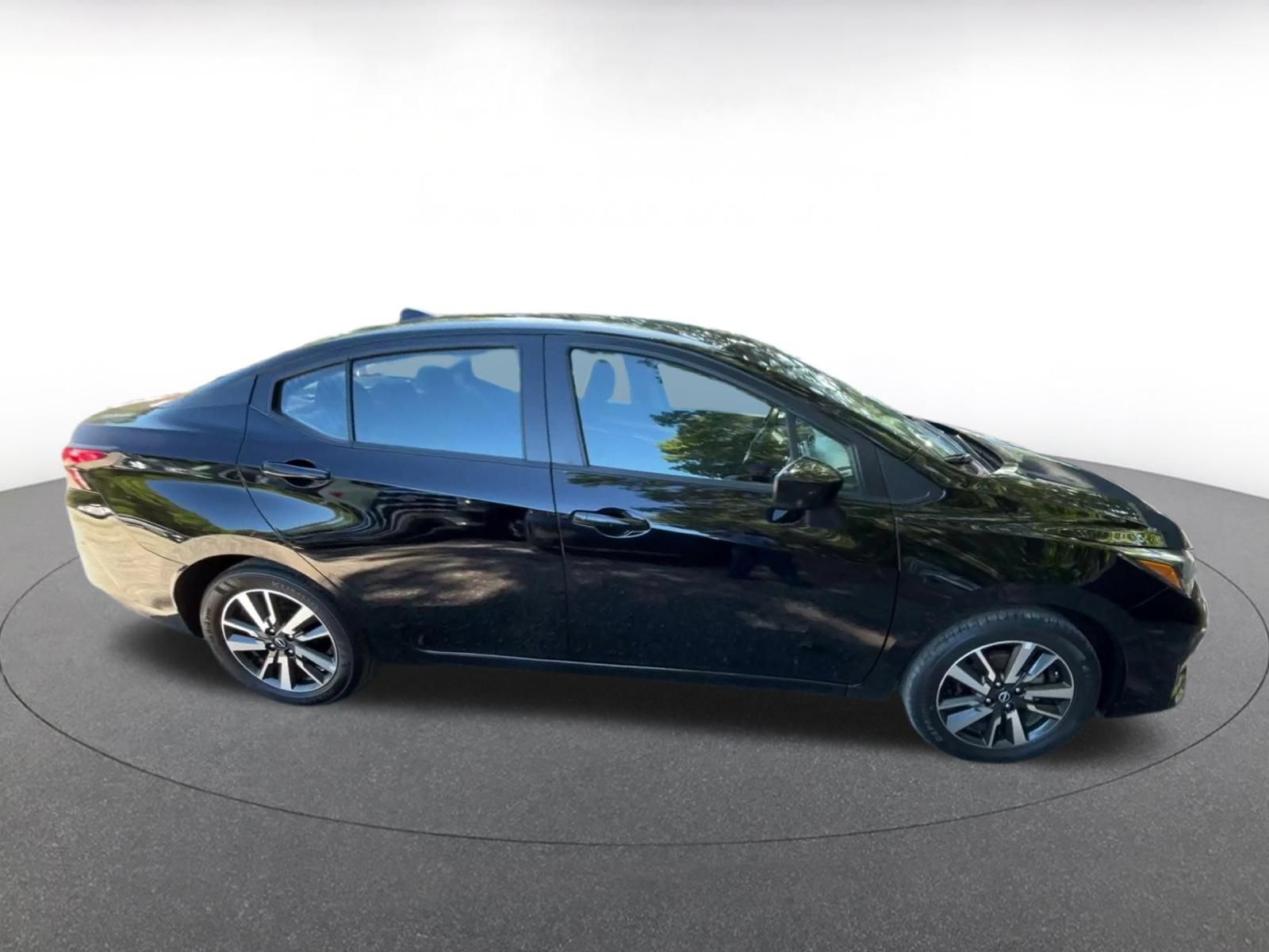 Used 2025 Nissan Versa SV FWD image 15