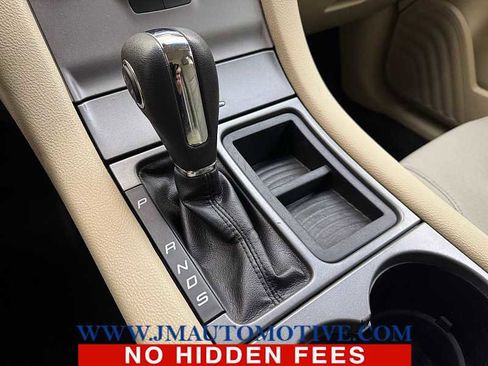 Used 2015 Ford Taurus SE image 30