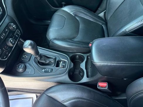 Used 2019 Jeep Cherokee High Altitude AWD/4WD image 32
