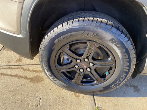 Used 2022 GMC Acadia AT4 w/ Technology Package image 31