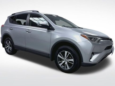 Used 2018 Toyota RAV4 XLE AWD/4WD image 2