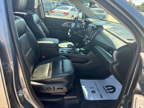 Used 2019 Chevrolet Traverse LT w/ LT Premium Package AWD/4WD image 21
