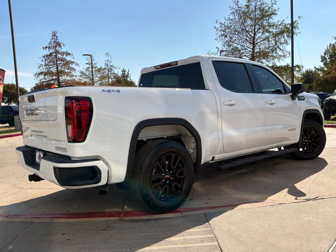 Used 2024 GMC Sierra 1500 Elevation AWD/4WD image 6