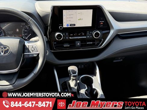 Used 2025 Toyota Highlander LE image 17