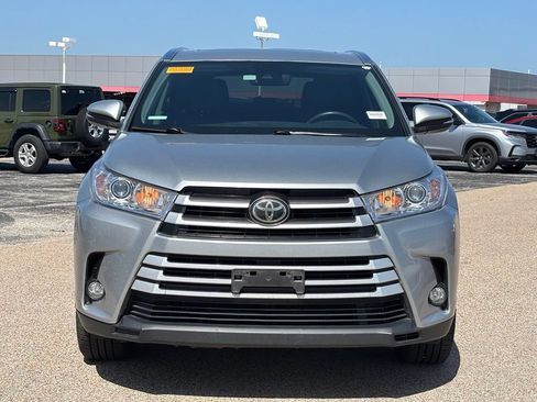 Used 2017 Toyota Highlander XLE FWD image 3