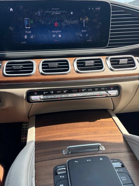 Used 2024 Mercedes-Benz GLS 450 4MATIC image 9