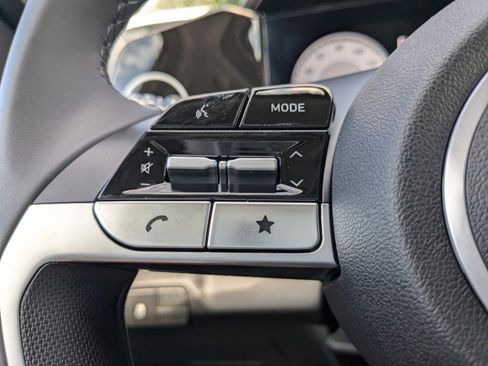 Certified 2025 Hyundai Elantra SEL image 18