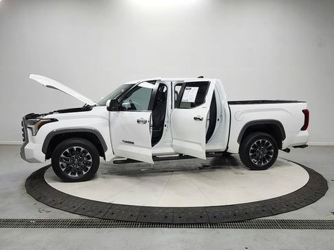 Used 2025 Toyota Tundra Limited AWD/4WD image 12