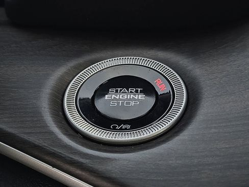 Used 2025 Jeep Grand Cherokee L Limited w/ Black Appearance Package image 17