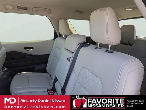New 2026 Nissan Pathfinder SL image 4