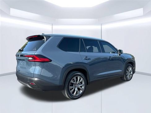 Used 2025 Toyota Grand Highlander FWD image 11