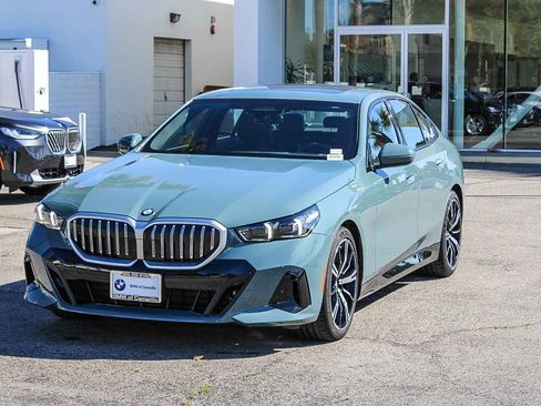 Used 2024 BMW 540i xDrive w/ Premium Package image 3