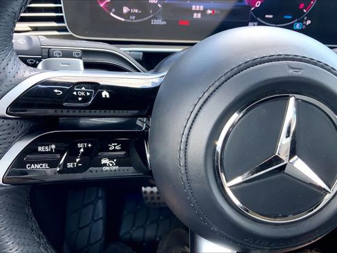 Used 2025 Mercedes-Benz GLS 450 4MATIC image 24