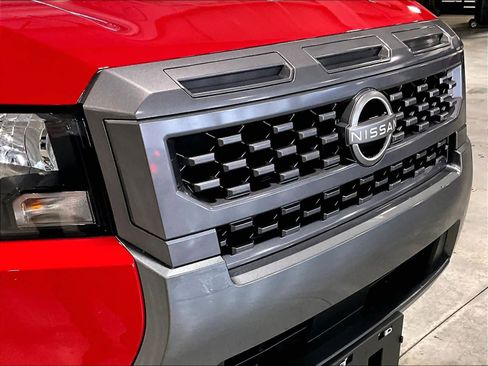 Used 2025 Nissan Frontier SV image 33
