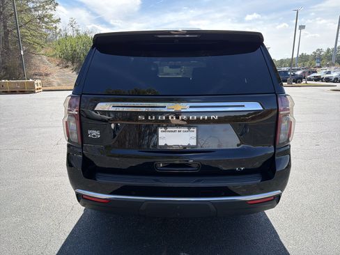 Used 2022 Chevrolet Suburban LT image 6