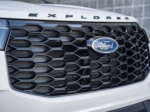 Used 2025 Ford Explorer ST-Line w/ ST-Line Street Pack image 19