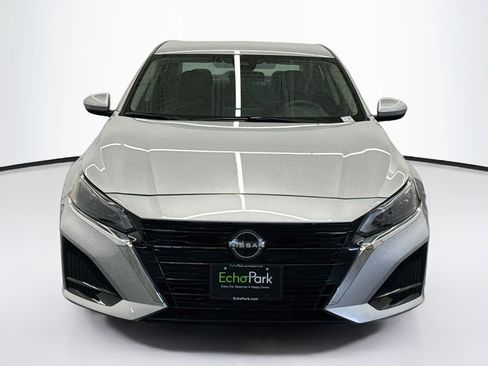 Used 2023 Nissan Altima 2.5 SV FWD image 2