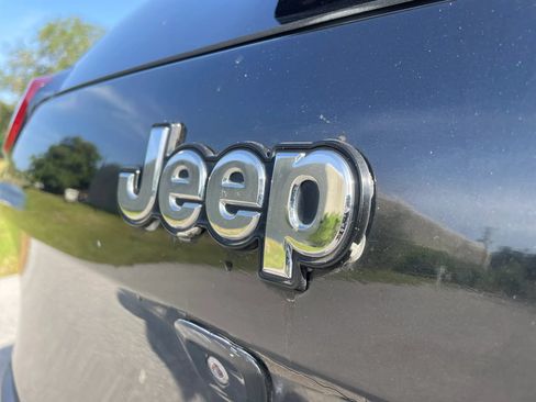 Used 2015 Jeep Cherokee Latitude FWD image 13