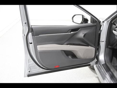 Used 2024 Toyota Camry LE image 4